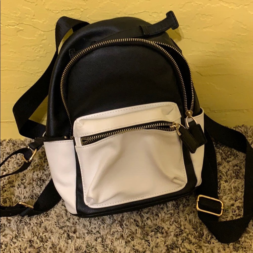 Mini backpack, used once, ready to sell!
